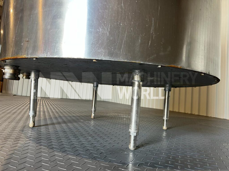 1,700 Ltr Stainless Steel Tank with Top Mounted Mixer - Image 4