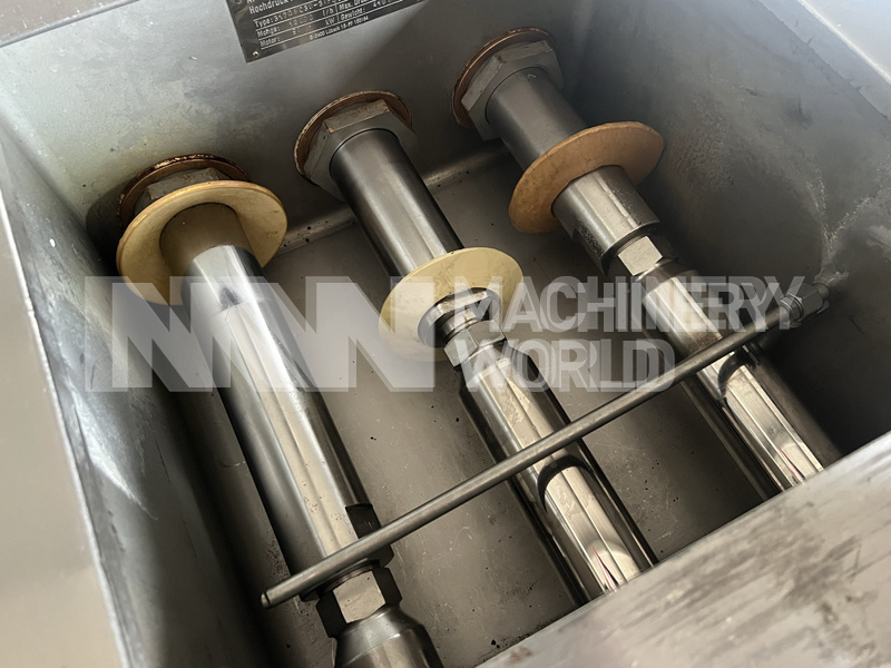 12,000 LPH APV Gaulin MC30-3TPS (200 Bar) Homogeniser - Image 4