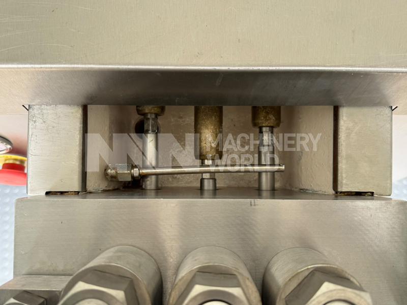 250 LPH APV Gaulin MC4-10TBS (690 Bar - 10,000 PSI) High Pressure Single Stage Homogeniser - Image 3