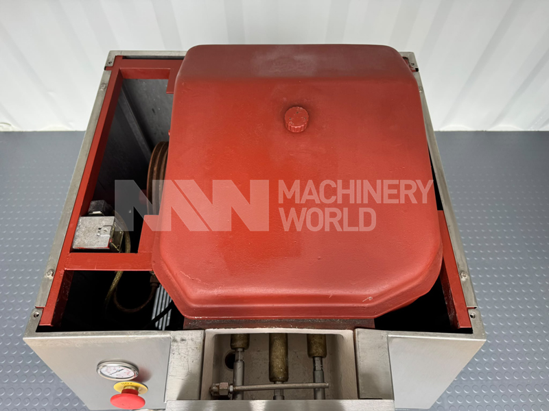 250 LPH APV Gaulin MC4-10TBS (690 Bar - 10,000 PSI) High Pressure Single Stage Homogeniser - Image 4